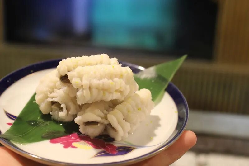 Sashimi of live spear squid