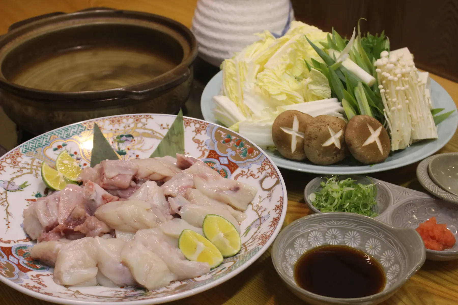A tetchiri hot-pot set made with fugu (pufferfish)