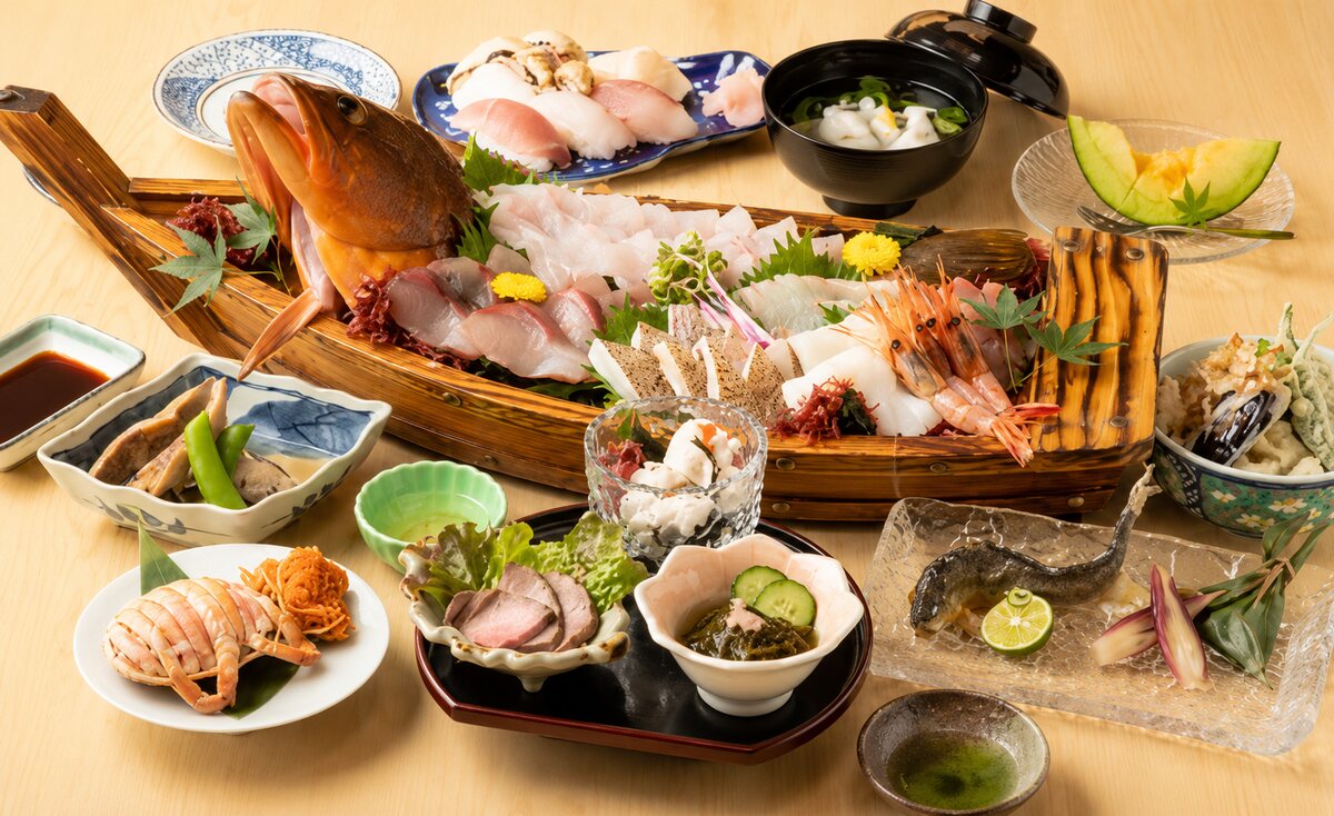 特選主廚精選會席：以船盛生魚片為中心，搭配握壽司・清湯・天婦羅與小菜